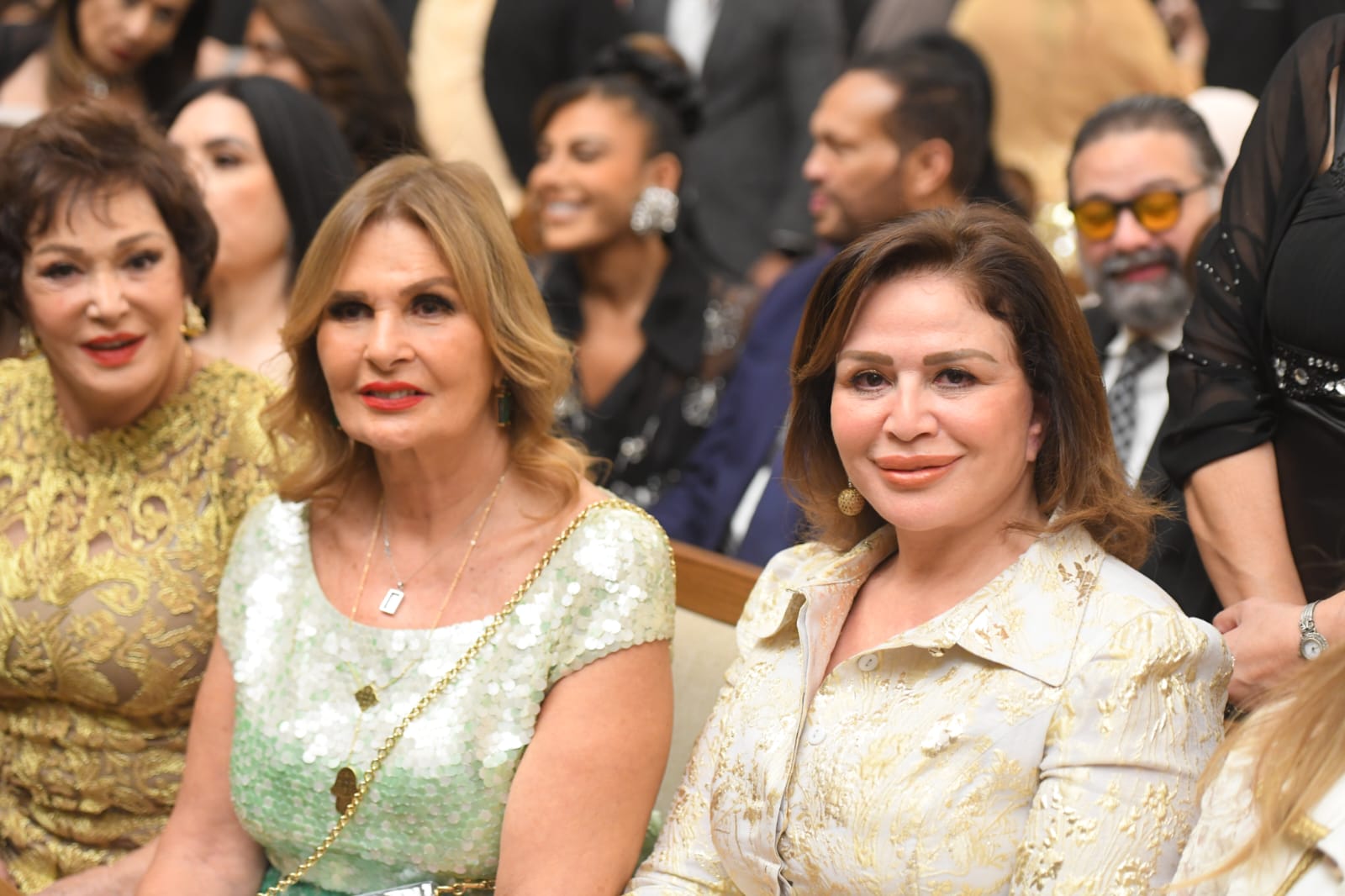 بالصور الاحتفال بزفاف نجل الفنان هاني رمزي بكنيسة ابي سيفين والانبا مقار بالتجمع الأول بحضور نجوم الفن والمشاهير 4 زفاف نجل الفنان هاني رمزي