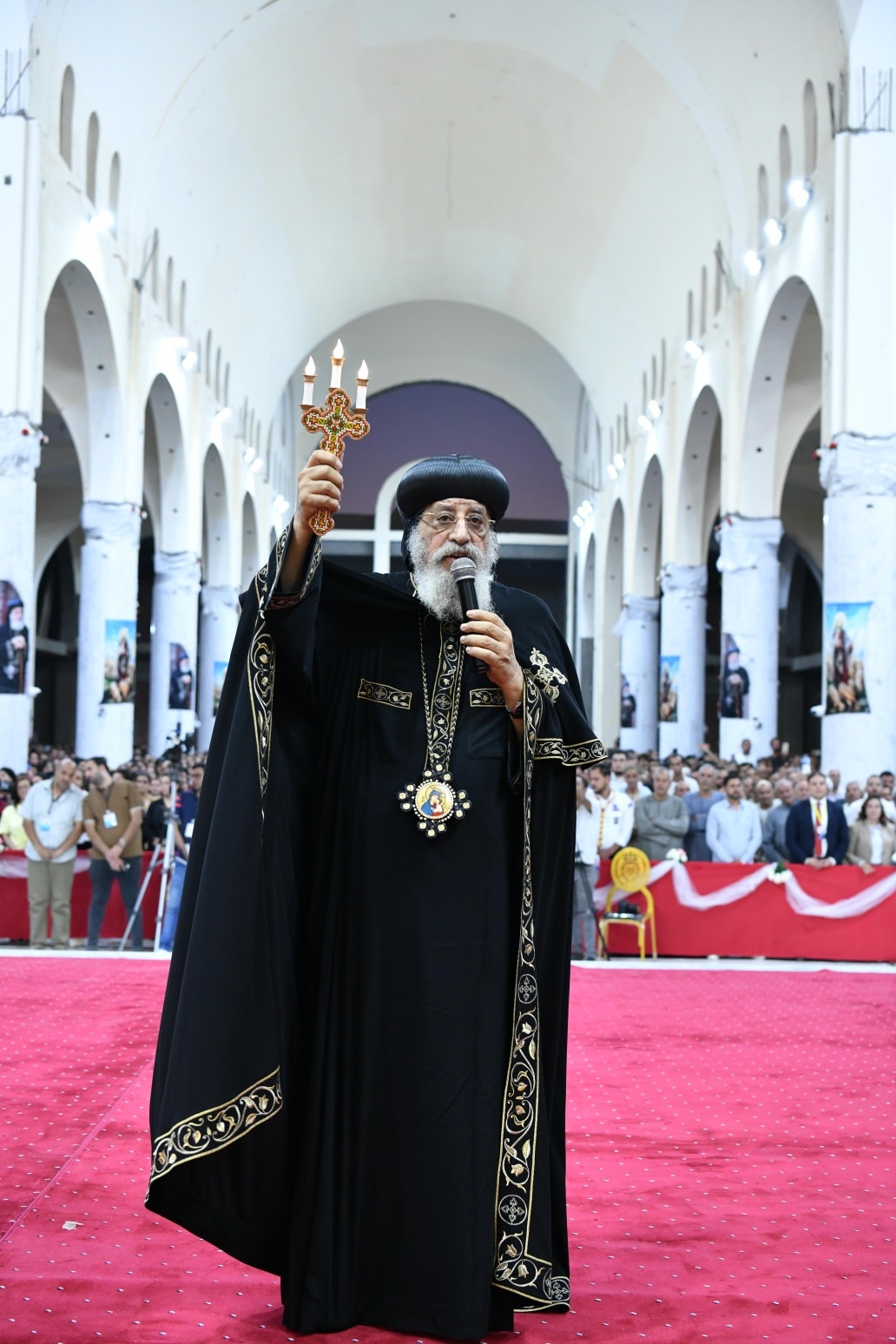 بالصور البابا تواضروس الثاني يزور إيبارشية ديروط وصنبو وسط استقبال حافل من شعبها 2 البابا تواضروس الثاني يزور إيبارشية ديروط وصنبو