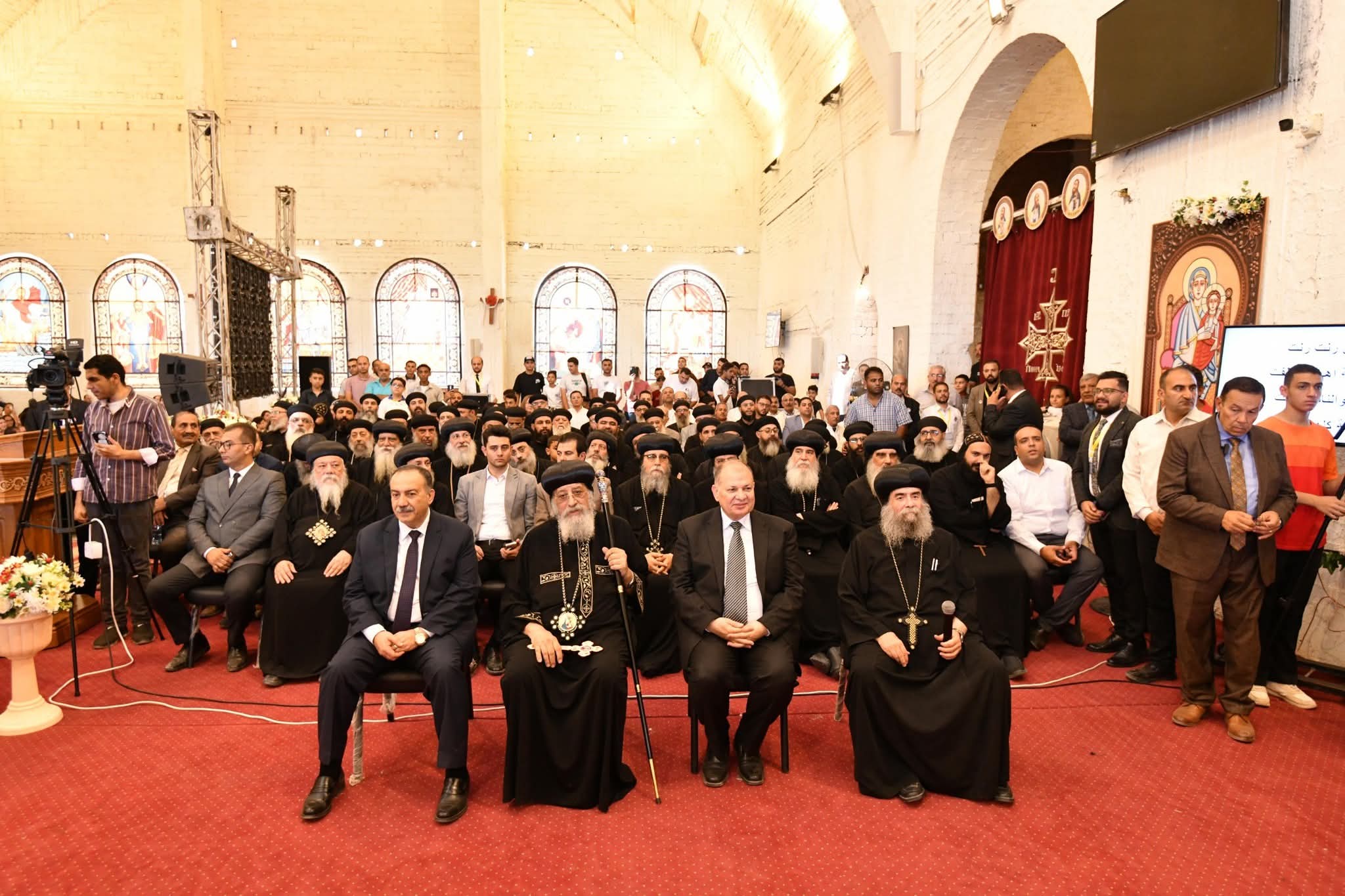بالصور جولة البابا تواضروس الثاني في حي المعلمين بمدينة أسيوط زيارة كنيستين وافتتاح مدرسة جديدة ووضع حجر أساس مستشفى 3 جولة البابا تواضروس الثاني في حي المعلمين