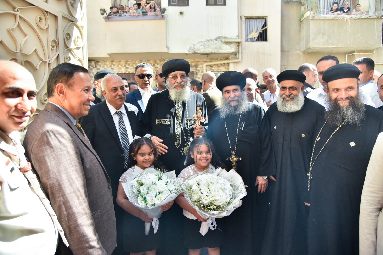 زيارة أبوية تاريخية البابا تواضروس الثاني يجوب قرى إيبارشية أسيوط ويغمر شعبها بالفرح 2 البابا تواضروس والأنبا يؤانس