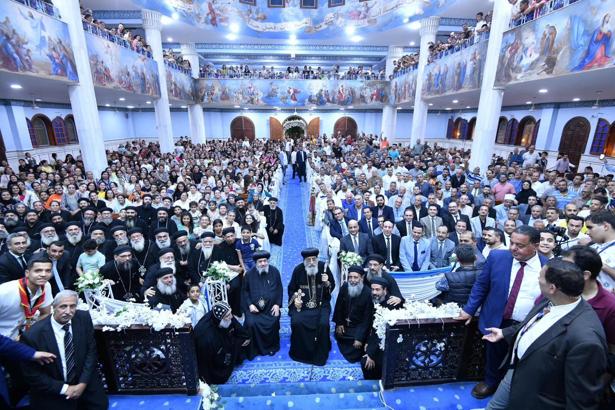 بالصور زيارة البابا تواضروس الثاني لإيبارشية أبوتيج والاهالي يصطفون على الطريق الزراعي على مسافة ٧ كيلومترات لاستقبال قداستة 3 زيارة البابا تواضروس الثاني لإيبارشية أبوتيج