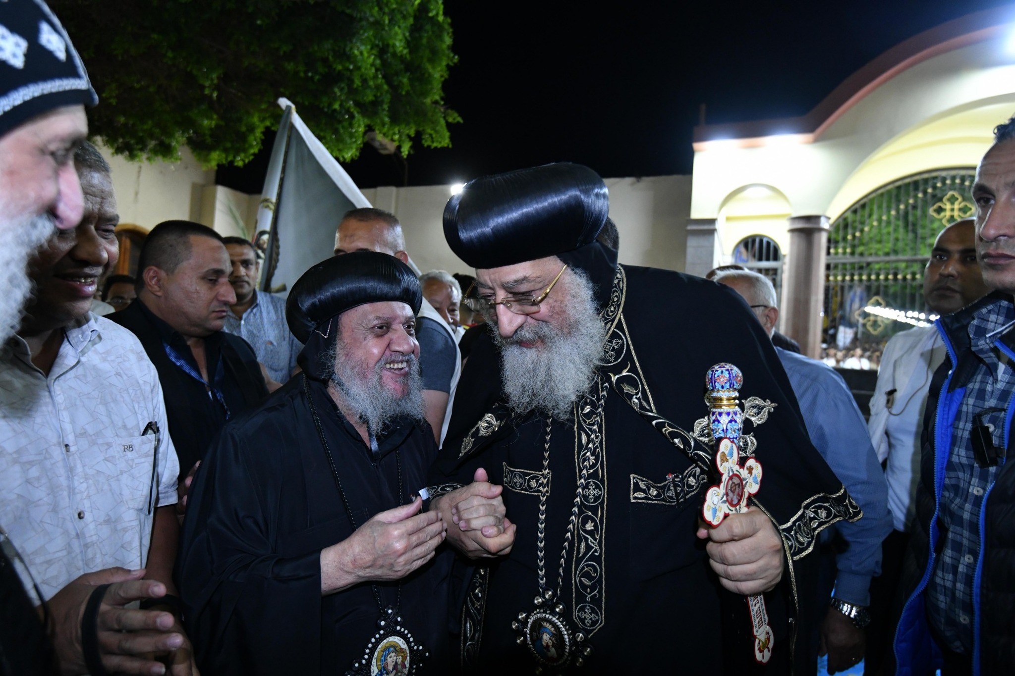 بالصور زيارة البابا تواضروس الثاني لإيبارشية أبوتيج والاهالي يصطفون على الطريق الزراعي على مسافة ٧ كيلومترات لاستقبال قداستة 4 زيارة البابا تواضروس الثاني لإيبارشية أبوتيج