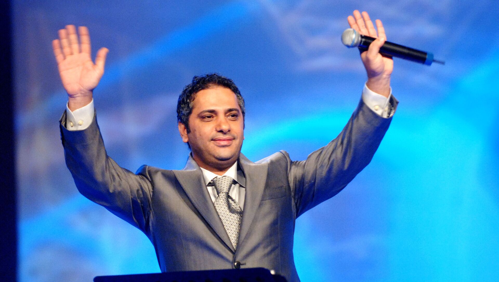 الكشف عن 4 قضايا متهم بها الفنان فضل شاكر أمام المحكمة العسكرية ببيروت 3 تسليم الفنان فضل شاكر نفسه