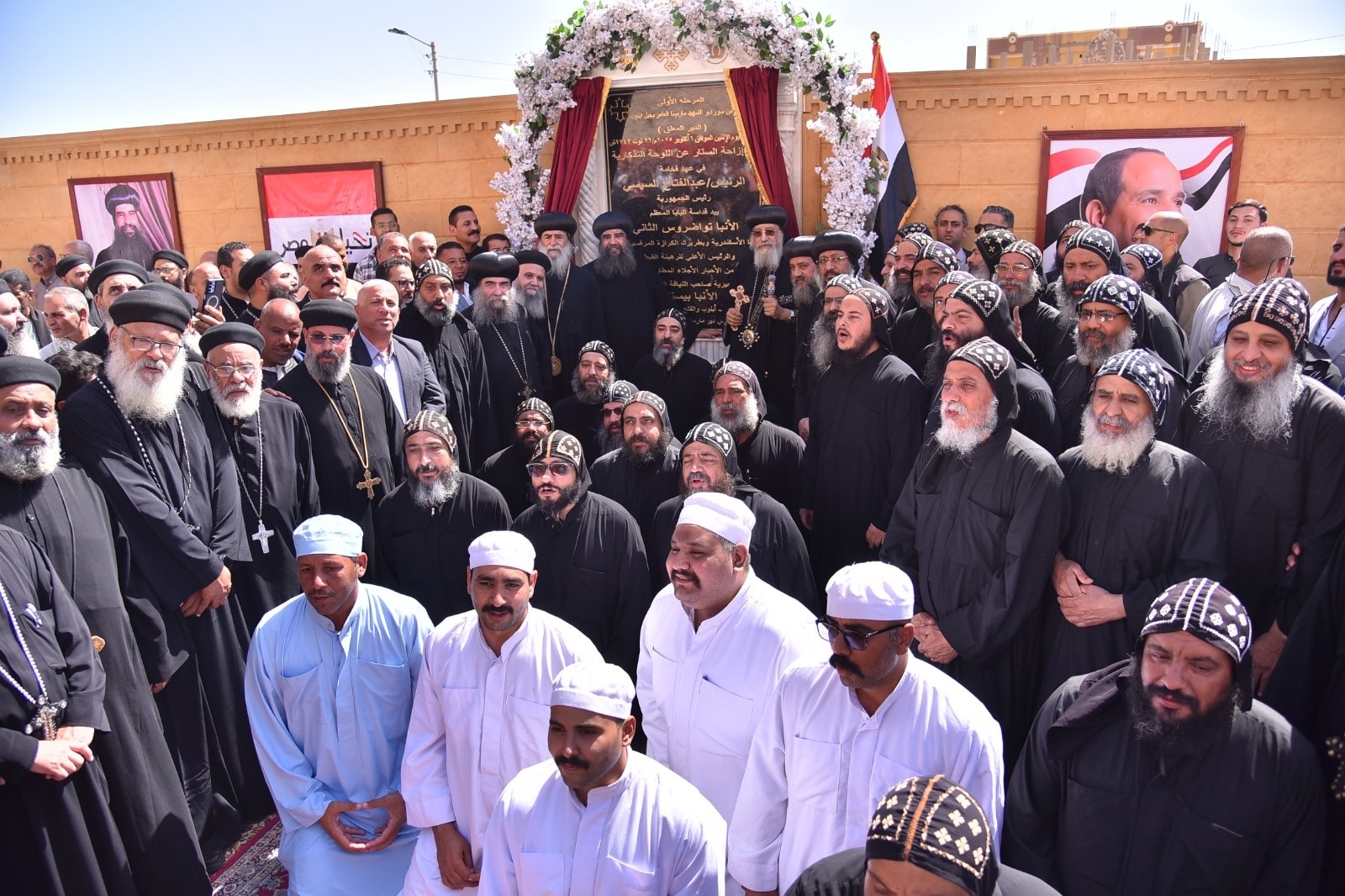 بالصور زيارة البابا تواضروس الثاني لدير مارمينا المعلق بجبل أبنوب ويجري جولة موسعة ويلتقي مجمع الرهبان 2 زيارة البابا تواضروس الثاني لدير مارمينا المعلق