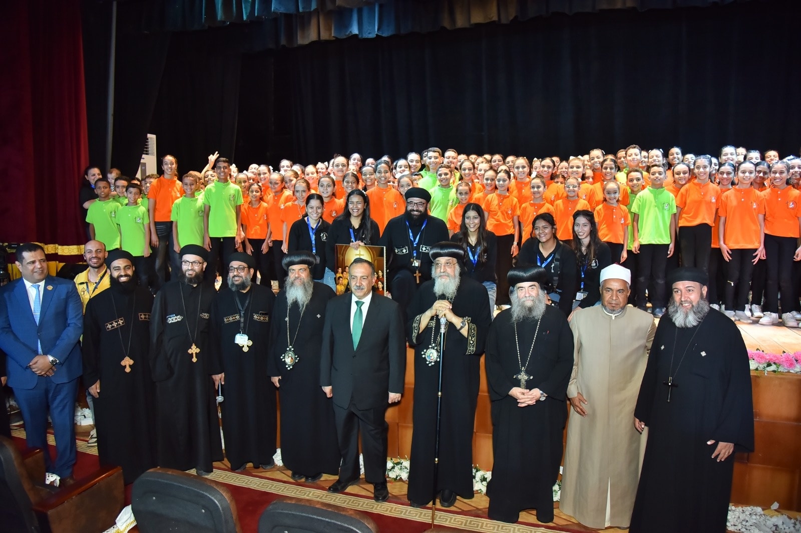 بالصور البابا تواضروس الثاني يزور إيبارشية منفلوط ومدارس سانت ماري للغات 2 البابا تواضروس الثاني يزور إيبارشية منفلوط