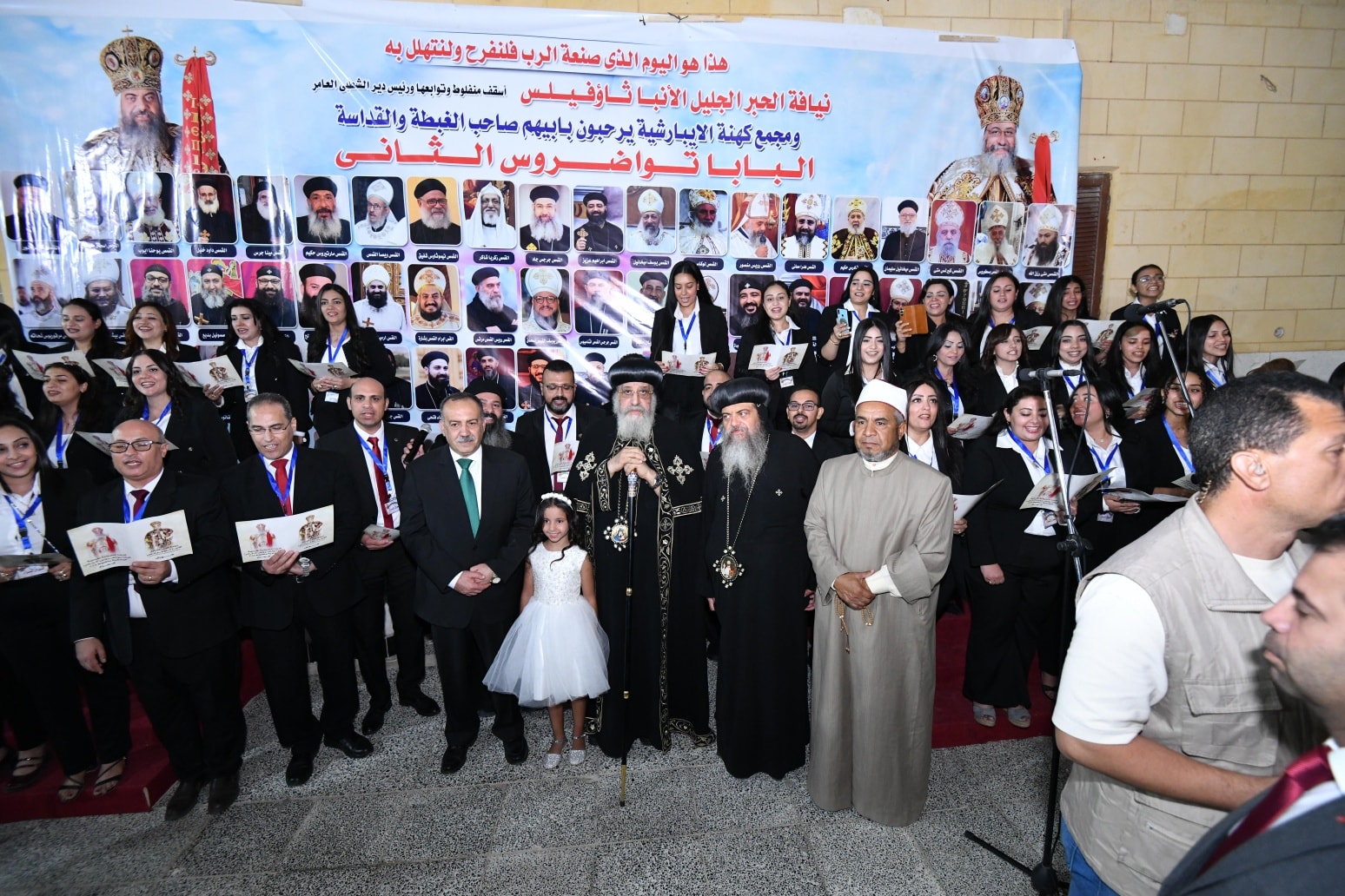 بالصور البابا تواضروس الثاني يزور إيبارشية منفلوط ومدارس سانت ماري للغات 5 البابا تواضروس الثاني يزور إيبارشية منفلوط