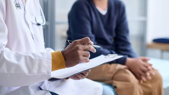 أعراض قصور الغدة الدرقية وأسبابها الخفية كيف يمكنك اكتشافها قبل فوات الأوان؟ 4 أعراض قصور الغدة الدرقية