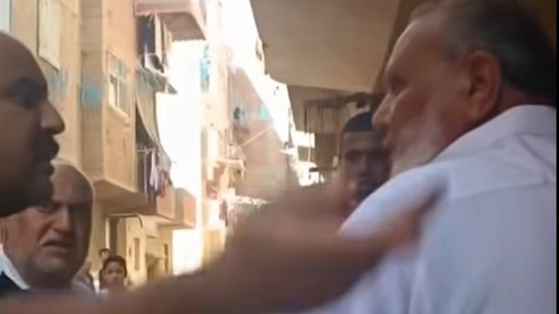 بالصور تفاصيل واقعة صفع رجل مسن تثير غضب السوشيال ميديا والقبض على المتهم مالك المنزل 3 صفع رجل مسن