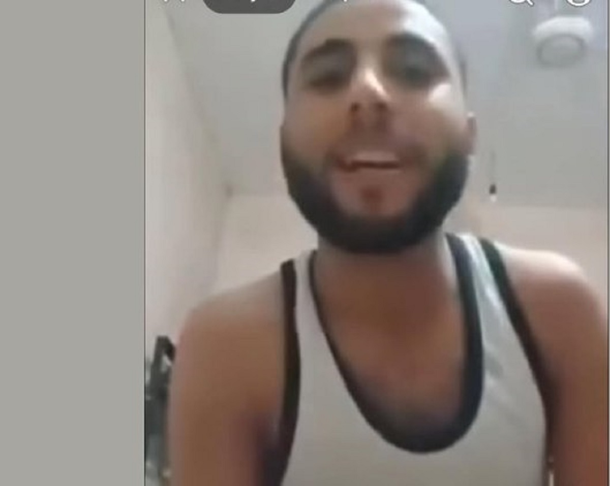 متشدد يهدد بحرق كنيسة في محافظة المنيا وبيعترف إنه حرق مزرعة لشخص قبطي 4 متشدد يهدد بحرق كنيسة