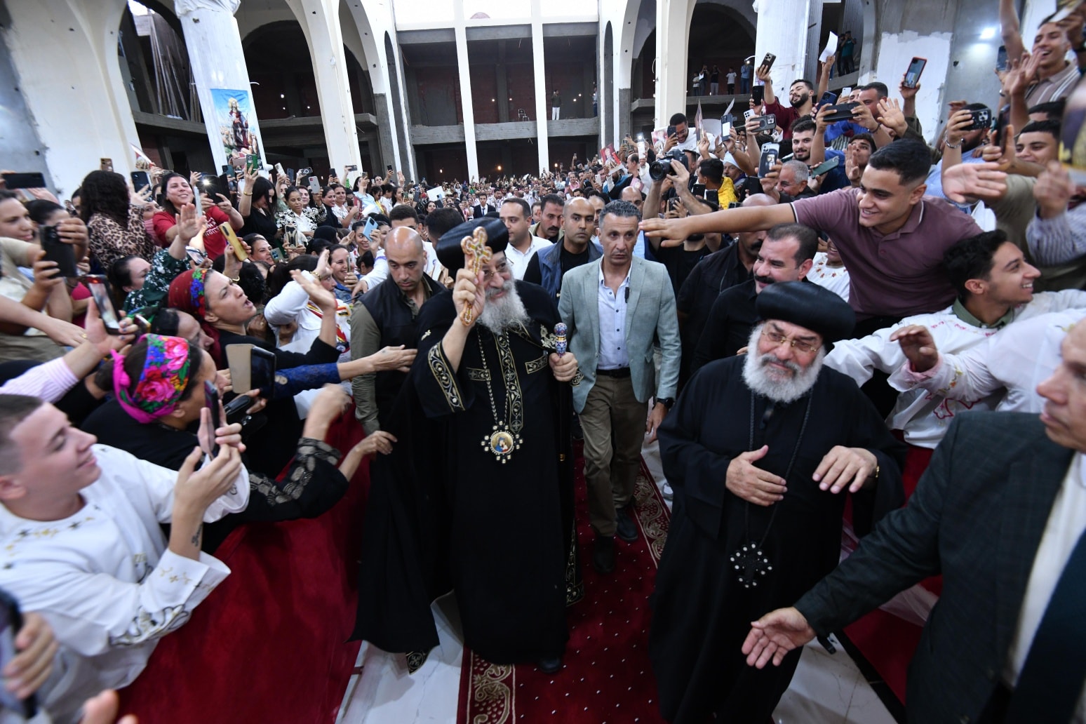بالصور البابا تواضروس الثاني يزور إيبارشية ديروط وصنبو وسط استقبال حافل من شعبها 6 زيارةالبابا تواضروس لــ إيبارشية ديروط وصنبو