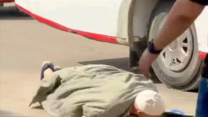 إخلاء سبيل سائق وكمسري في واقعة سقوط المسن عم فوزي بالمنصورة 2 فيديو سقوط مسن