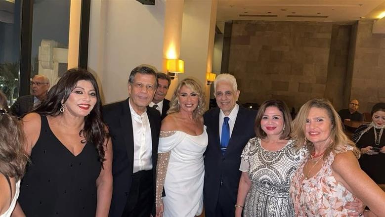 3 أجيال بصورة واحدة المخرجة إيناس الدغيدي بحفل زواجها مع ابنتها وحفيدتها 4 إيناس الدغيدي بحفل زواجها