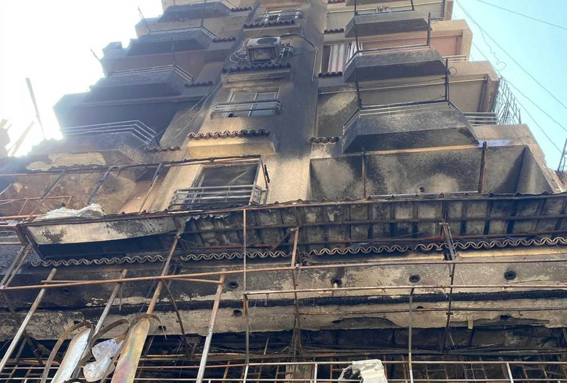 بالصور تفاصيل وفاة يوسف أمجد إسحاق ووالديه في حريق عقار فيصل والحزن يخيم على مواقع التواصل 4 حريق فيصل