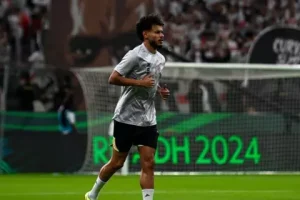 القصة الكاملة لأزمة دونجا مع الفتاة الإيطالية وبديل المونديال ورسائل الوزير النارية 2 تعويض غياب "دونجا"