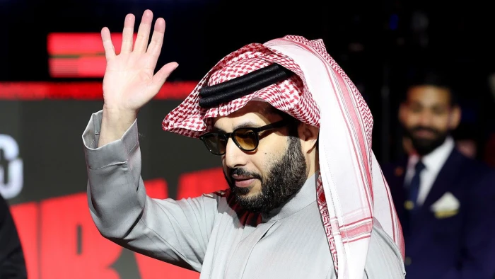 بعد أنباء منحه الإقامة الذهبية و300 ألف ريال لصاحب واقعة الأتوبيس وتركي آل الشيخ يصدر تصريح شديد اللهجة 2 المستشار تركي آل الشيخ