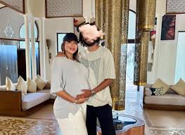 محمد النني يُرزق بمولود جديد من زوجته الثانية 2 زوجة النني السرية