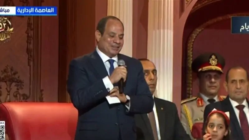 الرئيس عبدالفتاح السيسي يوقع على رسالة سلام من مصر إلى العالم 4 السيسي