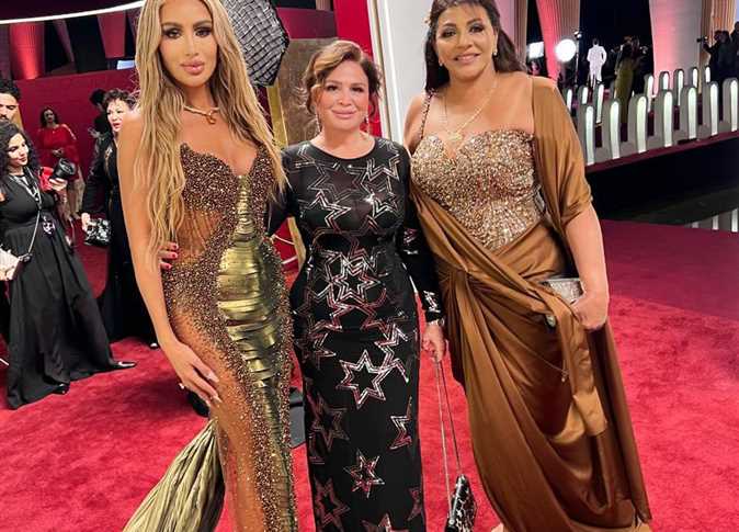 إلهام شاهين تنشر صور افتتاح مهرجان الجونة السينمائي 2025 وتعلق على تكريم منه شلبي 7 افتتاح مهرجان الجونة السينمائي
