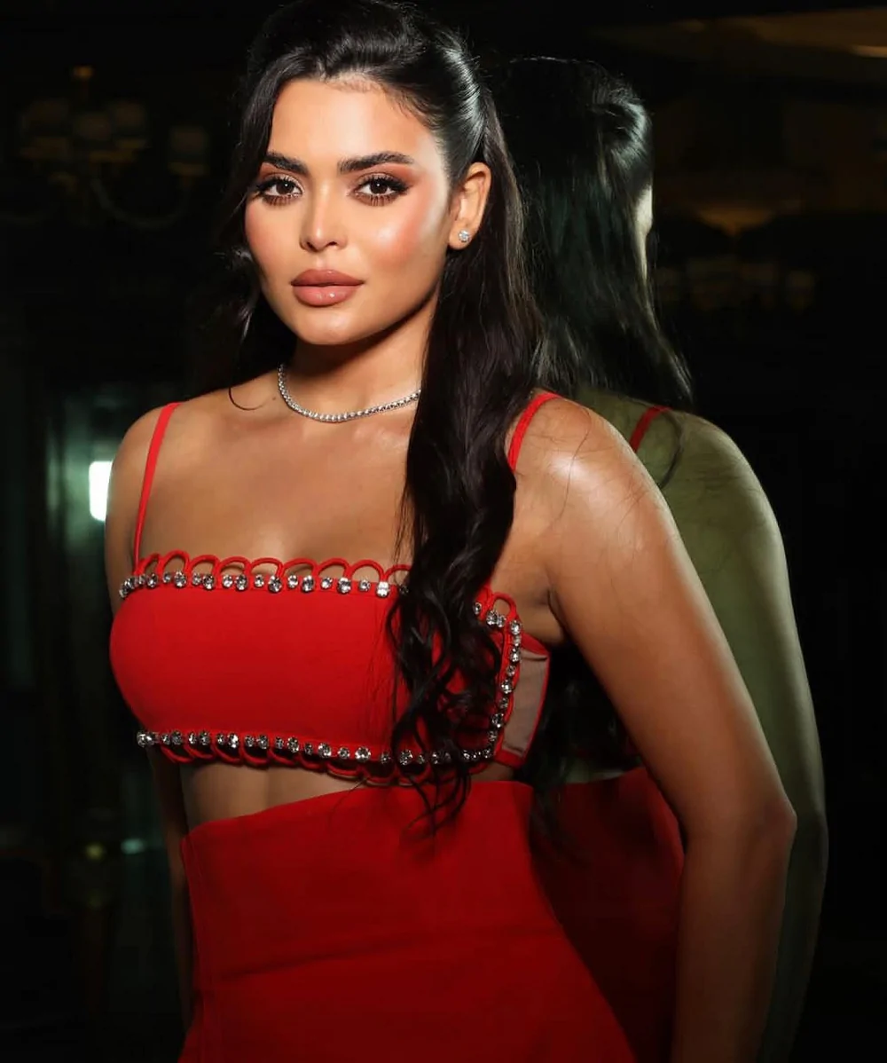 صور ملفتة للفنانة أسماء جلال بعد ظهورها مع أبلة فاهيتا 5 الفنانة أسماء جلال