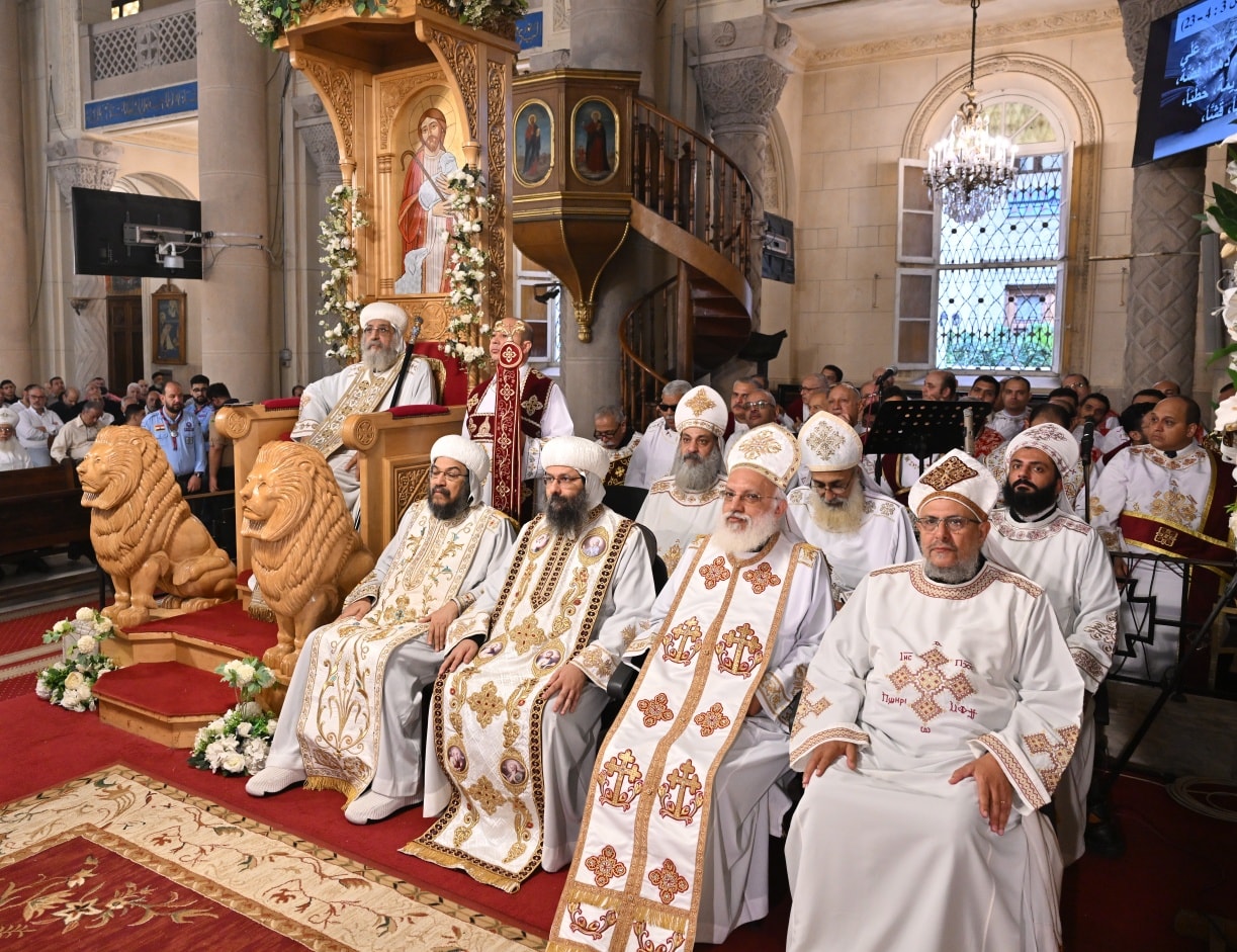 بالصور البابا تواضروس الثاني يصلي قداس سيامة كهنة وقمامصة جدد بالإسكندرية في الذكرى الـ 13لظهور القرعة الهيكلية 4 البابا تواضروس الثاني يصلي قداس سيامة كهنة