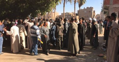 بلطجي يُنهي حياة الفتاة نورهان بنجع أبو شجرة في سوهاج لحظة غدر تُنهي حياة بريئة 3 مشاجرة