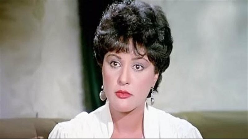 الفنانة معالي زايد قبل أضواء الفن أبدعت في رسم البورتريهات والإخوان حولوا حياتها رأسا على عقب 2 الفنانة معالي زايد