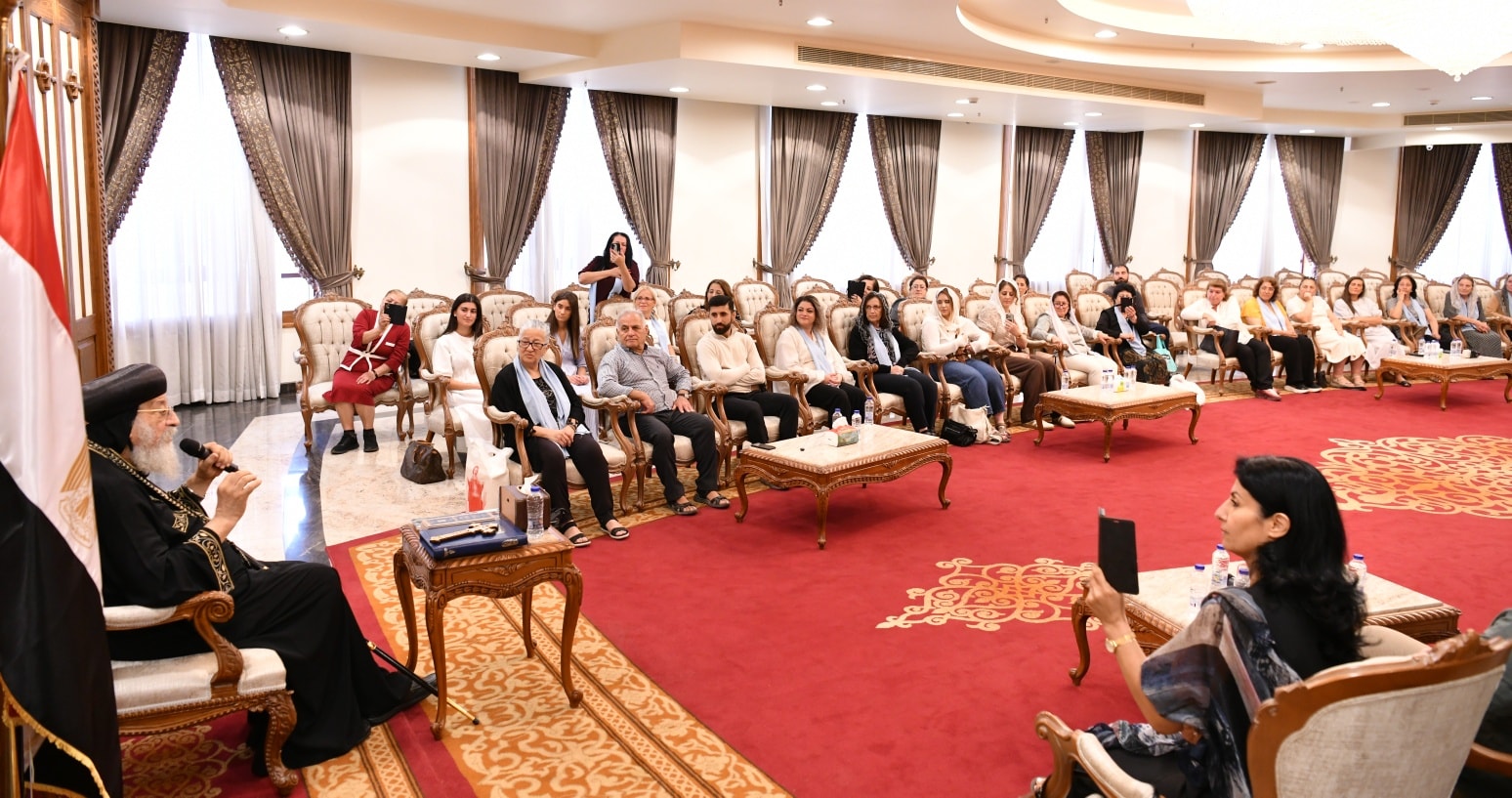 بالصور البابا تواضروس الثاني يستقبل وفدًا من الكنيسة السريانية بالسويد بالمقر البابوي بالقاهرة 4 البابا تواضروس الثاني يستقبل وفدًا من الكنيسة السريانية