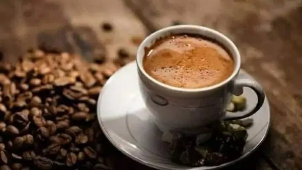 تعرف على طريقة أكثر صحية لشرب القهوة نصائح مميزة قد تفاجئك 4 القهوة وتأثيرها على ضغط الدم