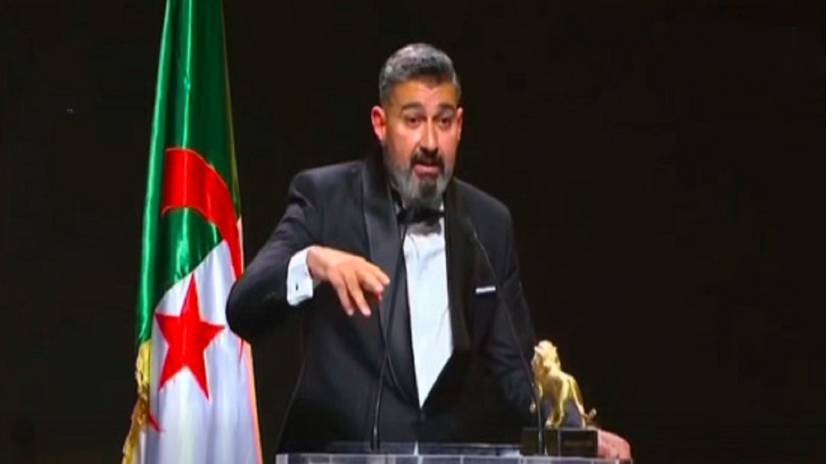 الفنان ياسر جلال يوجه بلاغ رسمي بتزييف التاريخ عقب مهرجان وهران 3 الفنان والنائب في مجلس الشيوخ، ياسر جلال