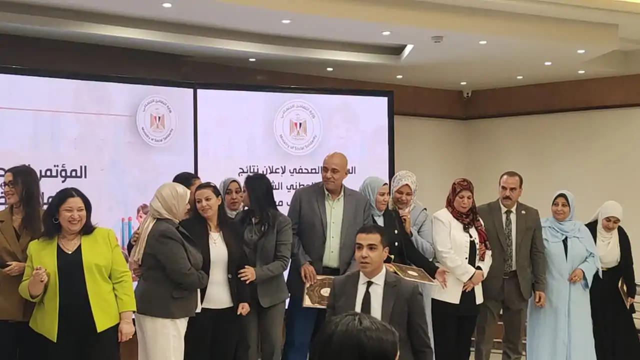 ماذا فعلت وزيرة التضامن بسيدتان قبطيتان ضمن الفائزين بعمرة 3 وزيرة التضامن