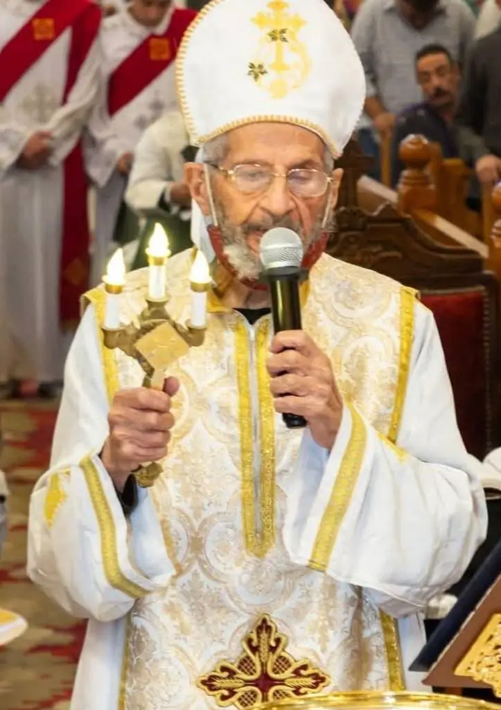 نياحة القمص ميخائيل عبد النور كاهن كنيسة المرقسية بكلوت بك وتأثر شديد من نيافة الأنبا رافائيل بصلاة الجناز 3 نياحة القمص ميخائيل عبد النور