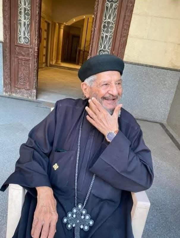نياحة القمص ميخائيل عبد النور كاهن كنيسة المرقسية بكلوت بك وتأثر شديد من نيافة الأنبا رافائيل بصلاة الجناز 4 نياحة القمص ميخائيل عبد النور