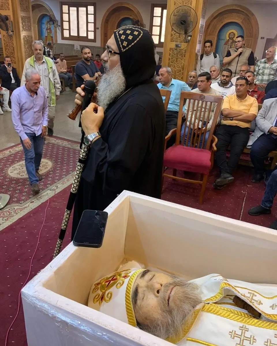 بالصور صلاة جناز القمص توماس كازاناكي ذو الأصول اليابانية والبابا تواضروس الثاني يتقدم بخالص العزاء 3 صلاة جناز القمص توماس كازاناكي