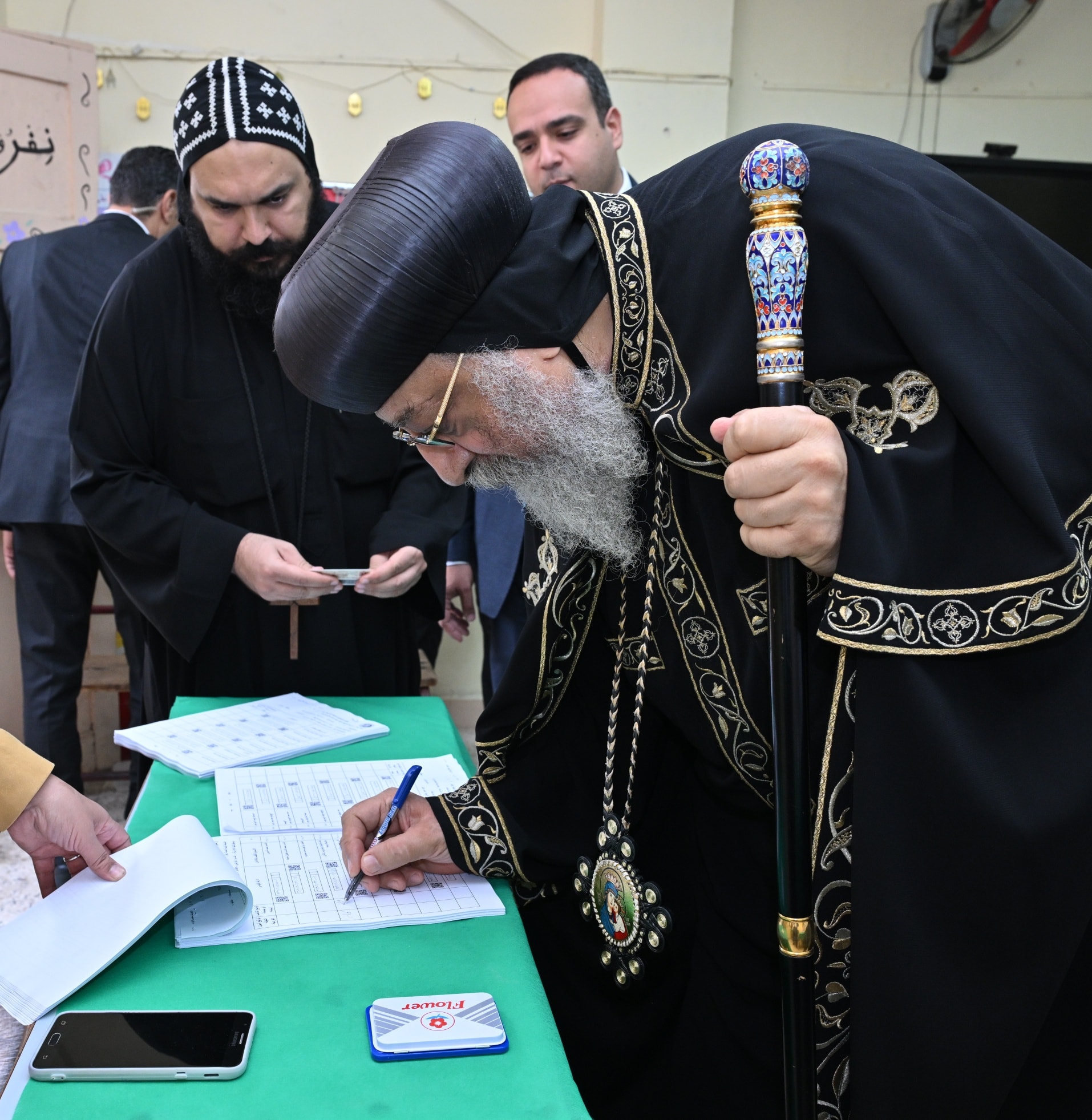 البابا تواضروس الثاني من قلب الانتخابات يكشف مواصفات النائب القادر على خدمة المجتمع 3 البابا تواضروس الثاني من قلب الانتخابات