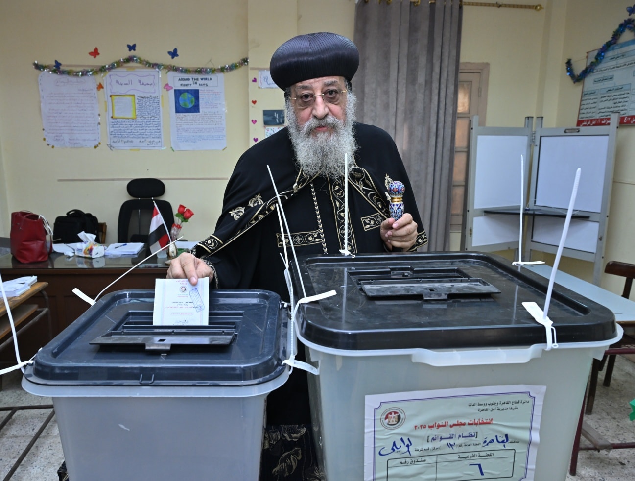 البابا تواضروس الثاني من قلب الانتخابات يكشف مواصفات النائب القادر على خدمة المجتمع 4 البابا تواضروس الثاني من قلب الانتخابات