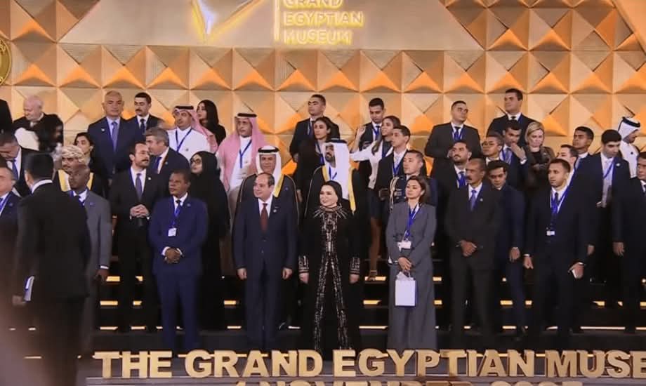 حفل افتتاح المتحف المصري الكبير بالصور أناقة فساتين وإطلالات دبلوماسية للحضور فخامة في ضوء التاريخ 3 افتتاح المتحف المصري الكبير