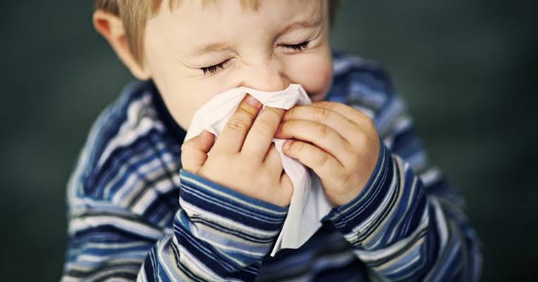 10 نصائح لحماية الأطفال من نزلات البرد المُتكرّرة مع بداية تراجع درجات الحرارة 3 حماية الأطفال من نزلات البرد