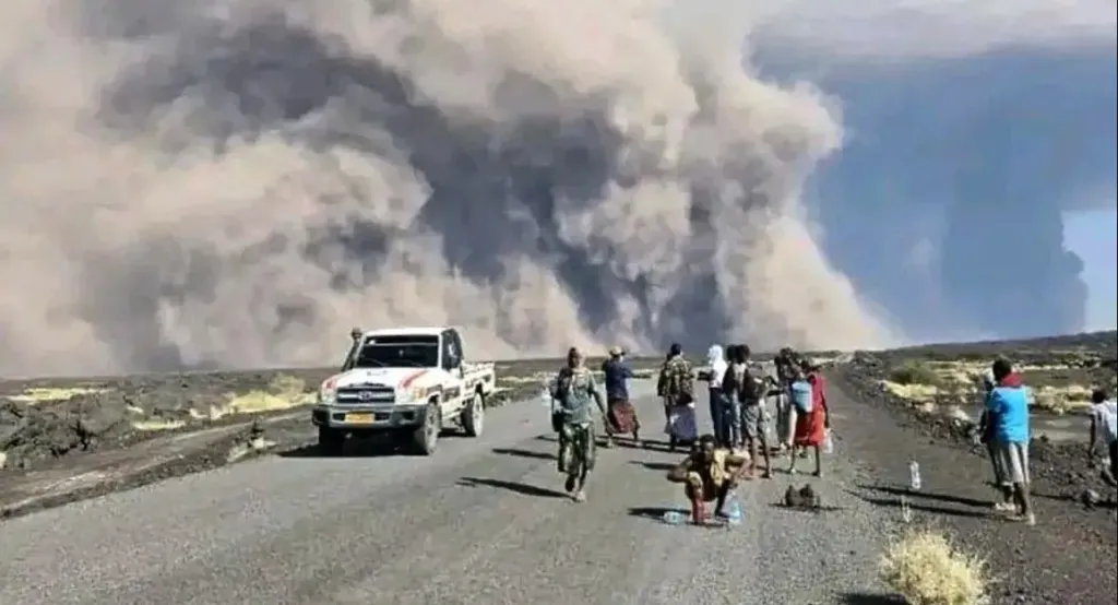 بالفيديو عقب انتشار رماد بركان إثيوبيا اضطرابات جوية واسعة وتعليق رحلات طيران 4 انتشار رماد بركان إثيوبيا