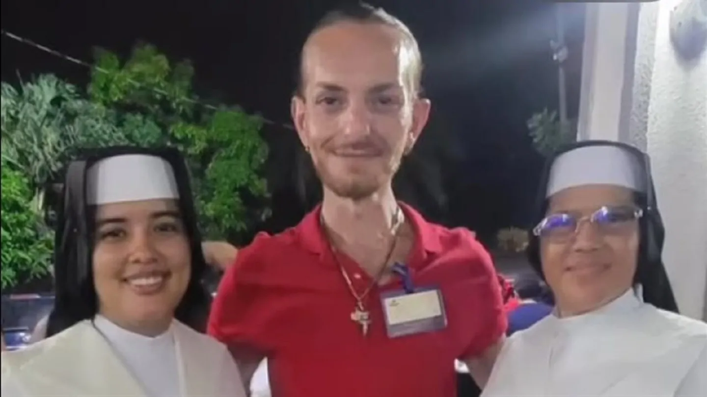 بالصور الممثل السوري أويس مخللاتي بطل مسلسل الهيبة يعلن سبب اعتناقه الديانة المسيحية 3 الممثل السوري أويس مخللاتي يعلن اعتناقه الديانة المسيحية