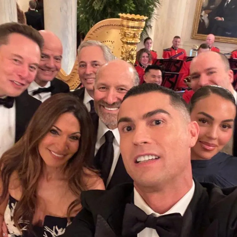 بالصور كريستيانو رونالدو داخل البيت الأبيض سيلفي العشاء الرئاسي الأعلى قيمة فى 2025 إيه القصة 3 سيلفي العشاء الرئاسي