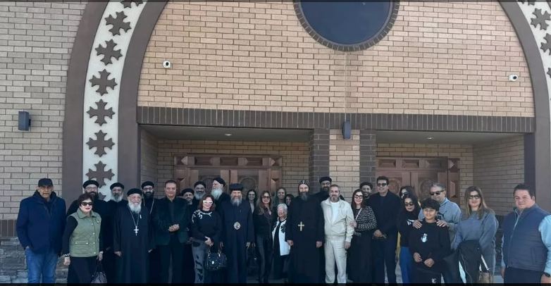 إلهام شاهين تشارك جمهورها لحظات من زيارتها للكنيسة القبطية في ناشفيل وتوجّه رسالة تقدير للجالية المصرية 2 نجوم الفن في الكنيسة