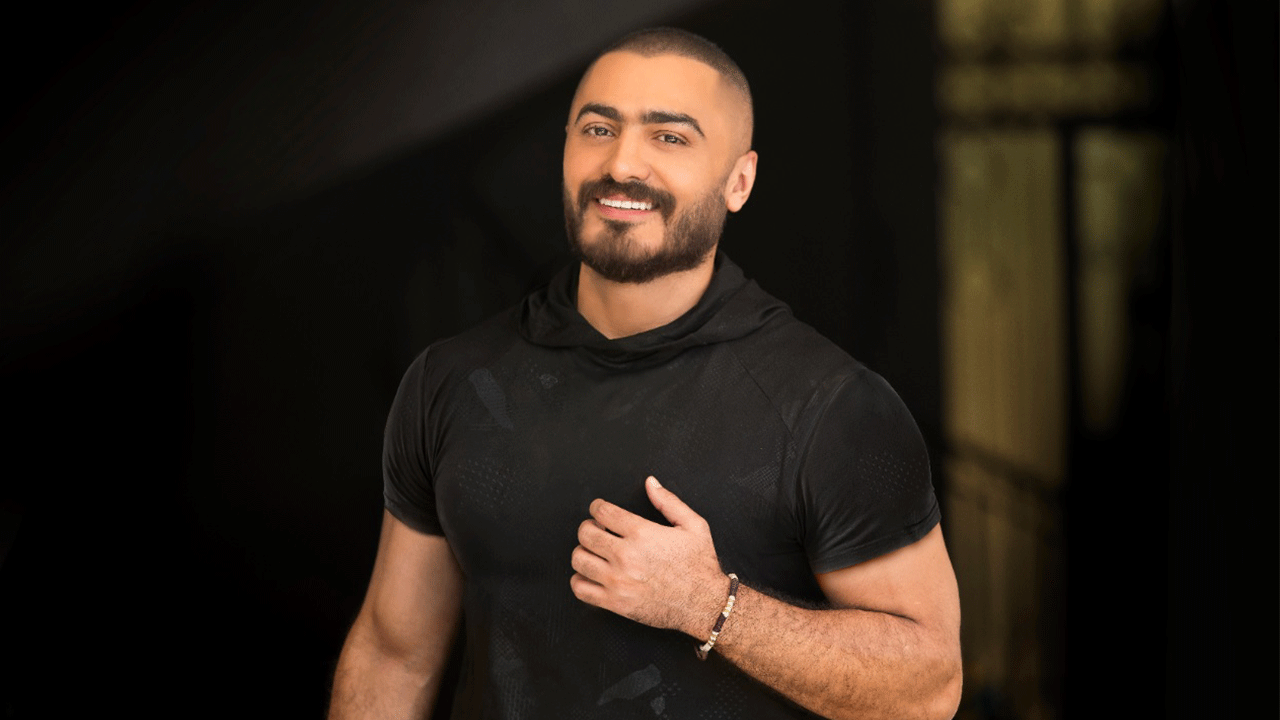 تامر حسني يساند شيرين عبدالوهاب برسالة مؤثرة على المسرح خلال حفل مدينتي 3 تامر حسني