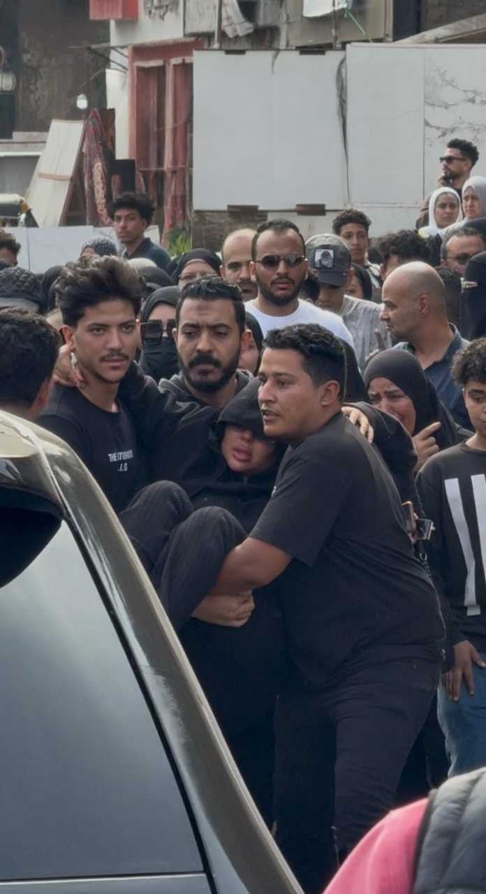 دموع وانهيار شيماء سعيد زوجة إسماعيل الليثي في وداع أخير يهز القلوب 2 انهيار شيماء سعيد