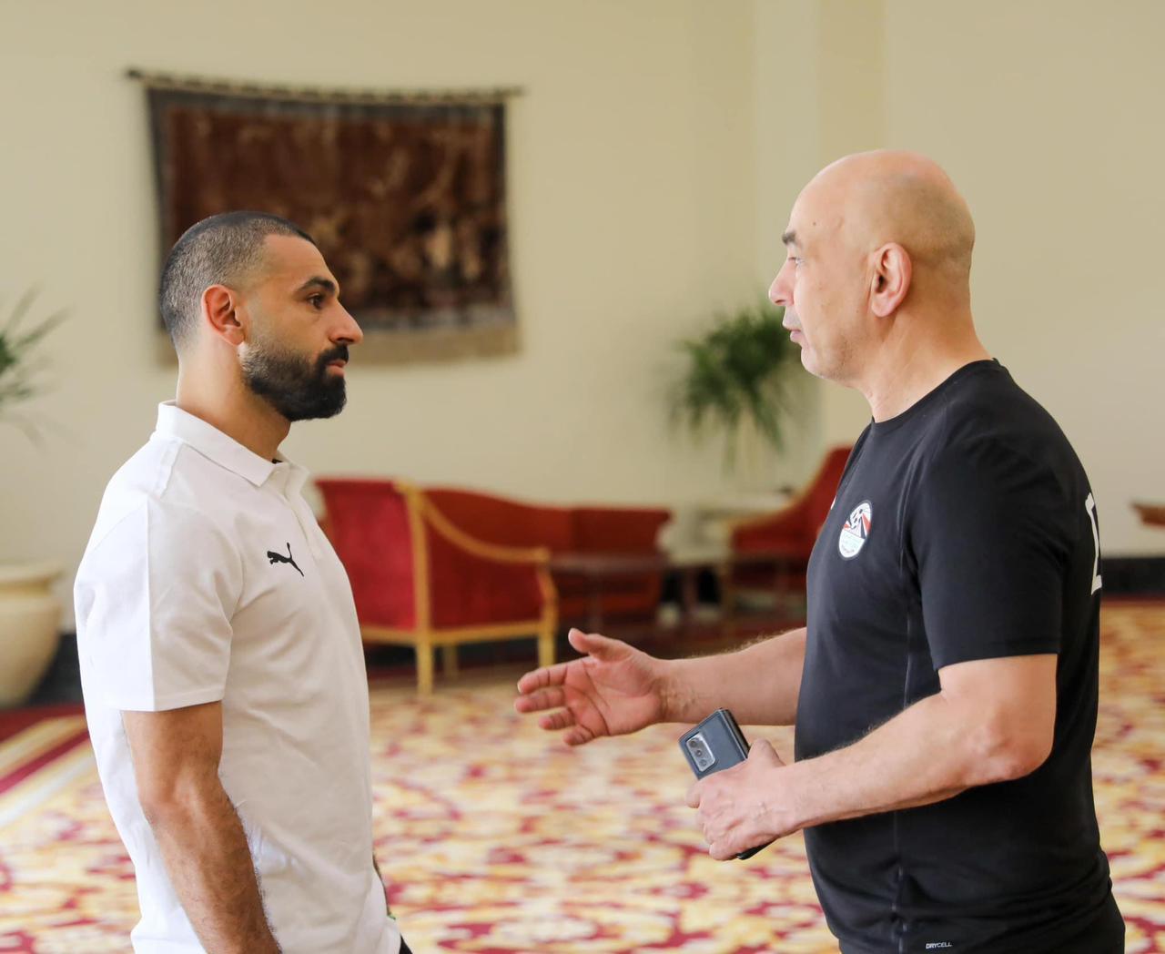 خالد الغندور يثير موجه من الغضب بشأن سبب خروج صلاح من معسكر المنتخب المصري 4 خالد الغندور يثير موجه من الغضب2