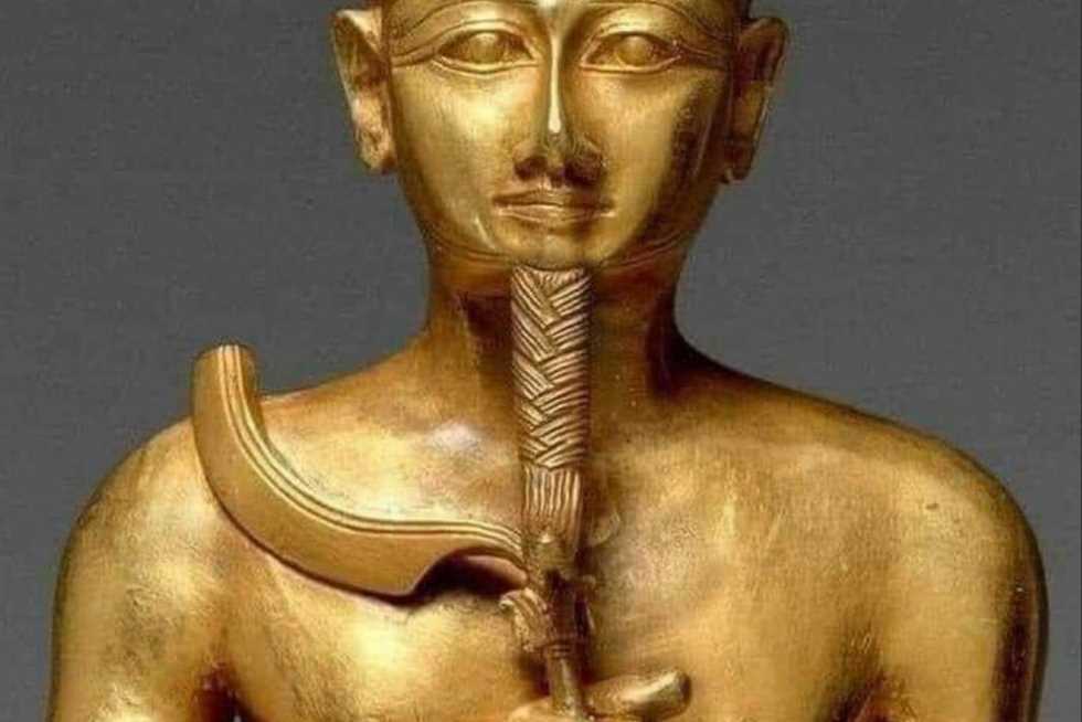 قصة بيع تمثال آمون الذهبي بمزاد عالمي ب83 مليون دولار 2 قصة بيع تمثال آمون الذهبي