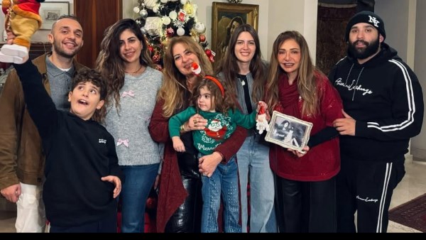 بالصور ليلى علوي تحتفل بالكريسماس مع عائلتها 3 ليلى علوي تحتفل بالكريسماس