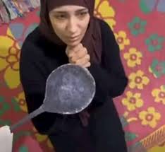 بالصور قصة تعاطف المواطنين مع بِشعة بوسي قبل رقص كيداهم شربوا المقلب 2 بِشعة بوسي