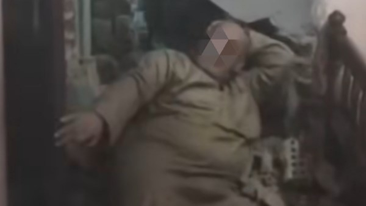 إخوات آخر زمن بالفيديو اعتداءات أشقاء على بعضهم بسبب الصراع على الميراث أخ يصفع شقيقه المسن ويودعون شقيقتهم بمصحة نفسية 4 اعتداءات أشقاء على بعضهم بسبب الصراع على الميراث