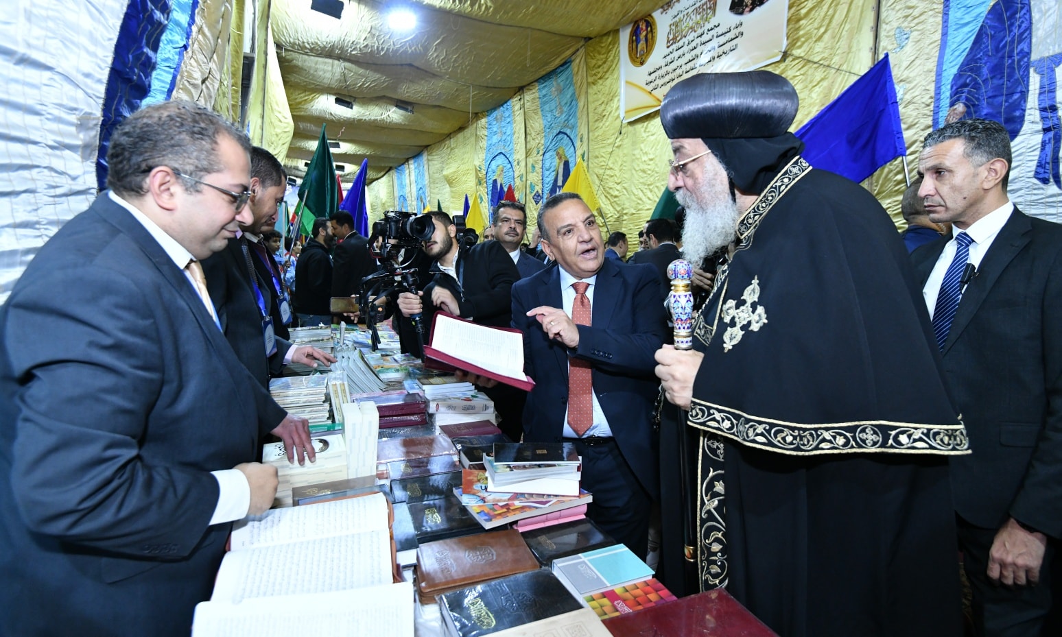 البابا تواضروس الثاني يشيد بدار الكتاب المقدس ويعلن توقف اجتماع الأربعاء حتى بدء الصوم الكبير 2 البابا تواضروس الثاني
