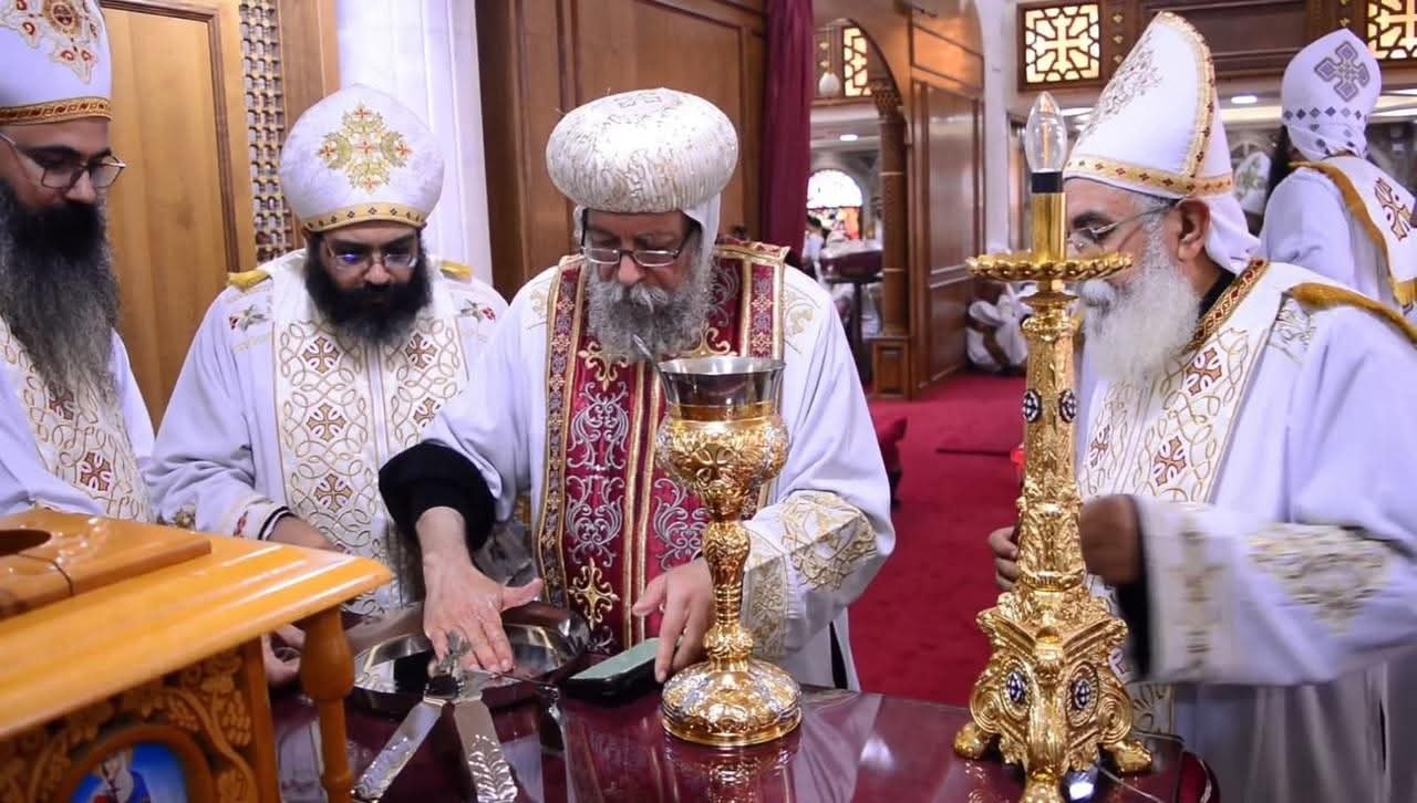 بالصور الأنبا إيلاريون يدشن كنيسة الشهيد أبسخيرون القليني بالنوبارية 3 الأنبا إيلاريون يدشن كنيسة الشهيد أبسخيرون